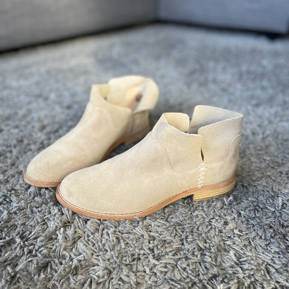 Suede Clark’s boots - Picture 6 of 7